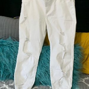White distressed skinny jeans